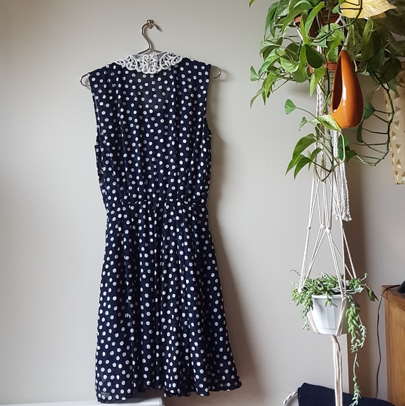 Polka dot dress with white lace collar - Picture 3 of 11